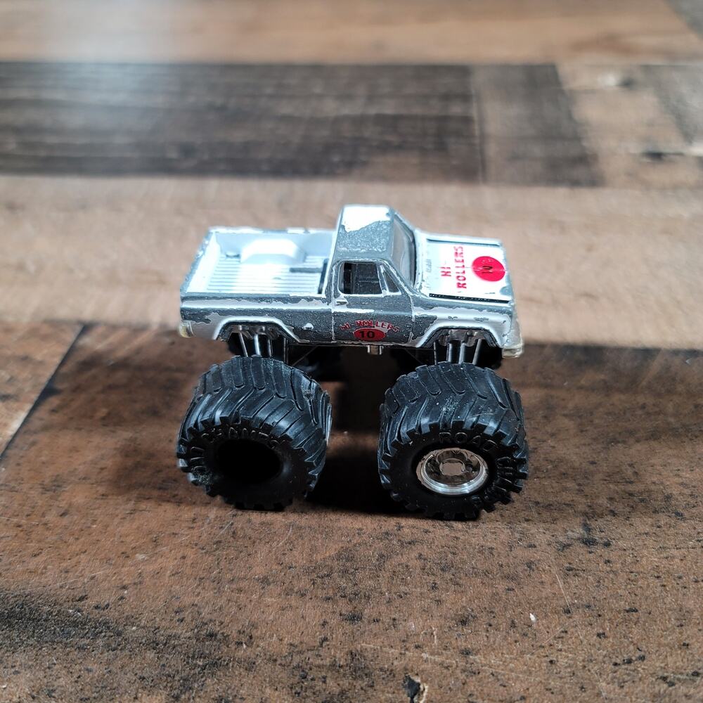 Vintage 1987 Road Champs Monster Truck 4x4 White Pick-up Hi Rollers  1/64 Scale